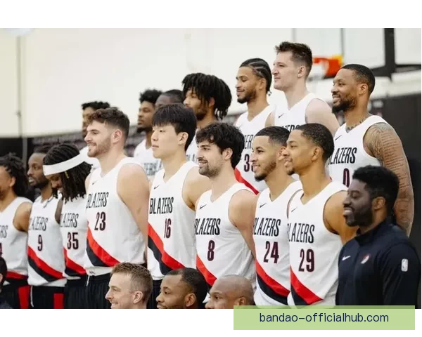 开拓者官方宣布召回杨瀚森晒全队合影告别赛季小杨缺席引发关注热